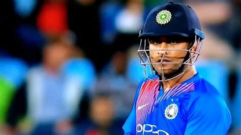 Throwback: When MS Dhoni was caught ABUSING Manish Pandey during a T20I ...