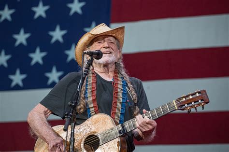 Willie Nelson celebrates July 4 with virtual picnic, new LP