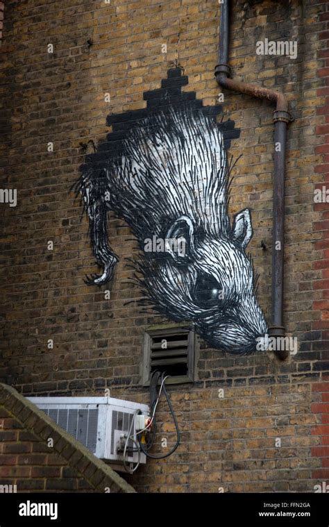 Rat by ROA, New Goulston Street. Graffiti on a wall Stock Photo - Alamy