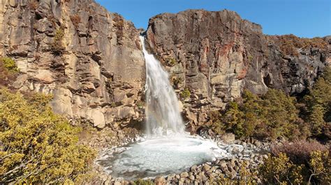 Walking the Taranaki Falls Track - Tongariro National Park, Ruapehu ...