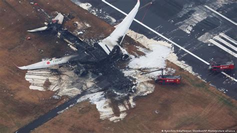 Japan launches probe into Tokyo runway plane crash