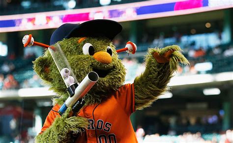 Houston Astros Mascot Hits on Kate Upton During the Game