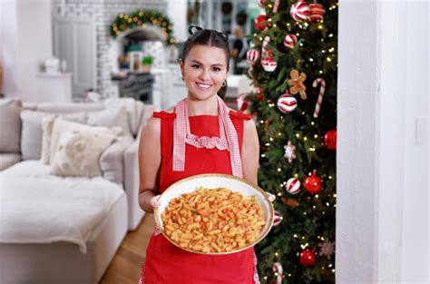 Selena Gomez Announces 'Selena + Chef: Home for the Holidays'