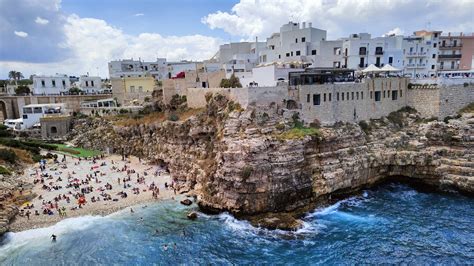 The historic centre of Polignano a Mare - Italia.it