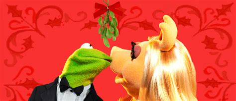 Image - Mistletoe kiss kermit and piggy.jpg | Muppet Wiki | FANDOM ...