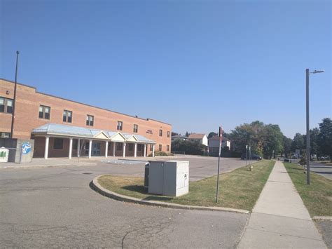 Bellwood Public School - 30 Bellwood Dr, Whitby, ON L1M 8M4, Canada