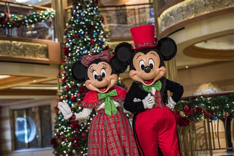 Disney Cruise Line christmas | EatSleepCruise.com