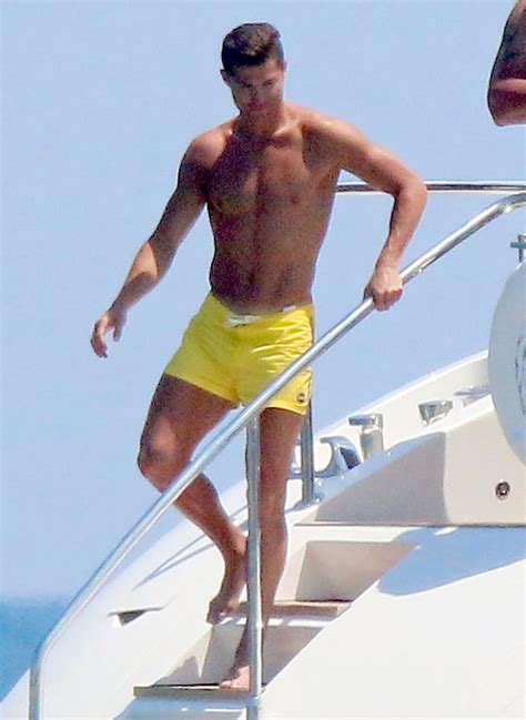 Cristiano Ronaldo Dancing on a Yacht in Saint-Tropez Photos | POPSUGAR ...