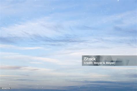 Blue Field Entoptic Phenomenon Stock Photo - Download Image Now ...