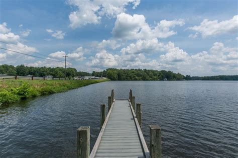 dock in lake gaston va