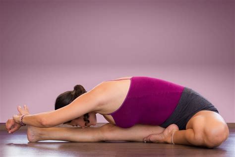 Janu Sirsasana (Head-To-Knee Pose): Steps, Benefits & Variations (a,b,c ...