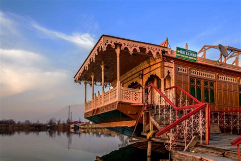 Naaz Kashmir: Kashmir Houseboat – Provide Amazing Feeling