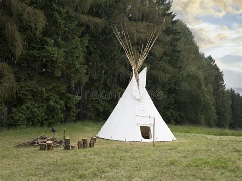 Indian american wigwam stock photo. Image of wigwam, meadow - 29577322