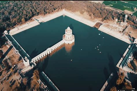 Hiran Minar Sheikhupura - A Magnificent Monumnet in Memory of a Pet ...