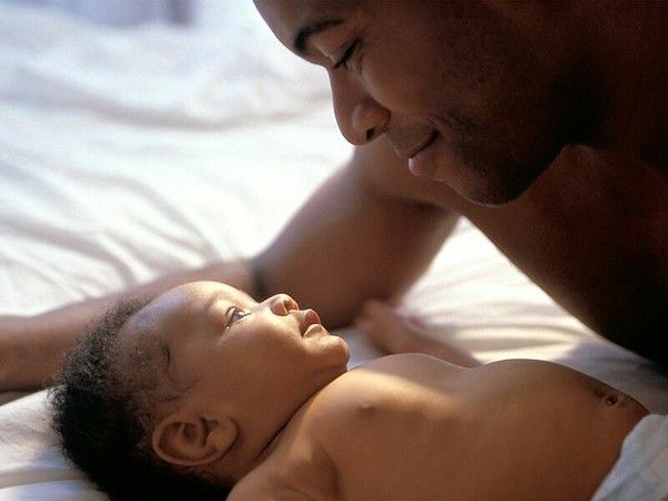 Beau petit bébé et son papa