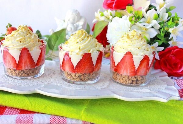 Verrines aux fraises, chantilly et crumble !