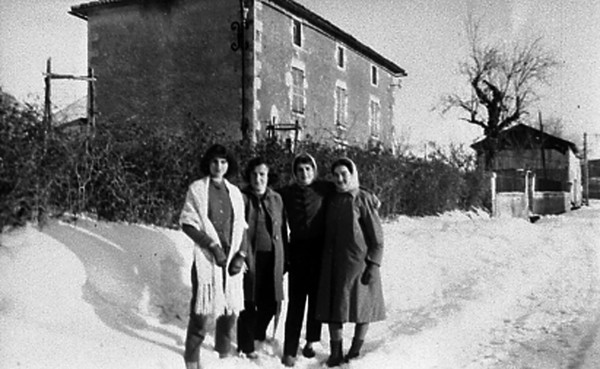 Les filles dans la neige