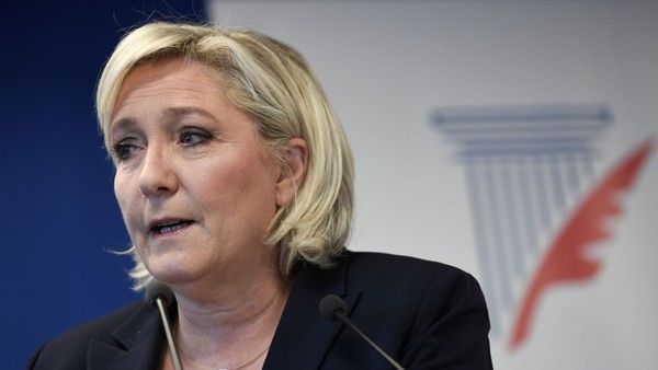 Marine Le Pen indésirable aux obsèques de Johnny !