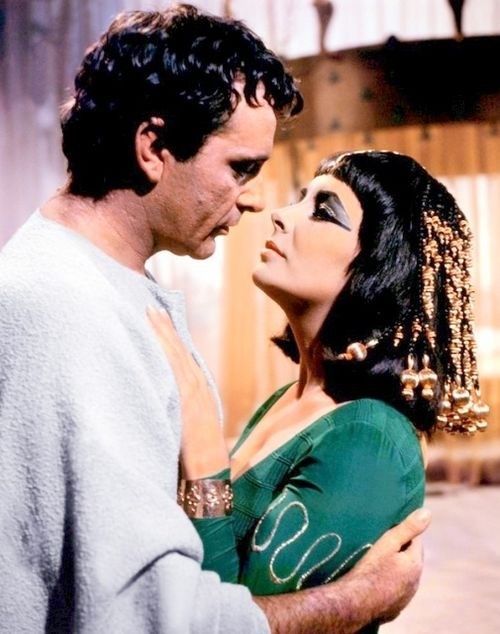 Liz TAYLOR dans CLEOPATRE