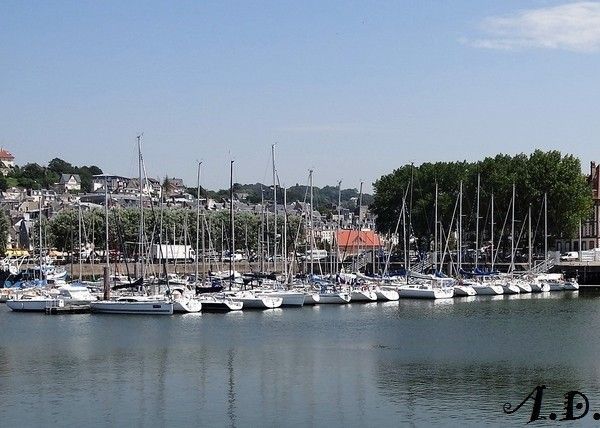 DEAUVILLE : LE PORT