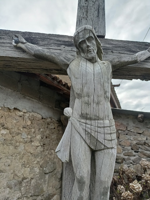 UNE CROIX TOUT EN BOIS...