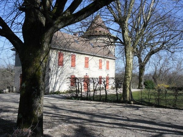 DANS LA CAMPAGNE AUTOUR DE LA TOUR DU PIN