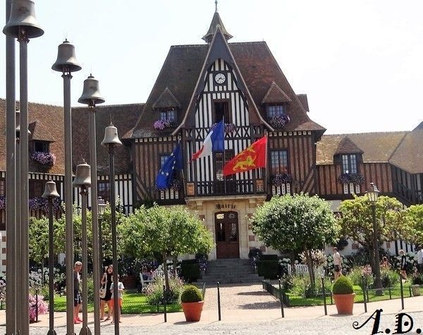 DEAUVILLE : LA MAIRIE