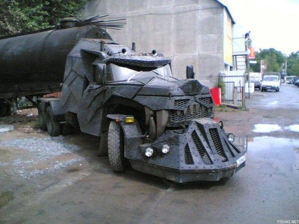 Camion Mad Max sur les routes de Russie