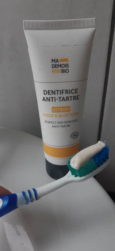 Test du dentifrice anti-tartre au citron de MademoiselleBio