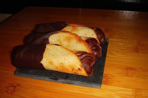 Cigare fourré au chocolat