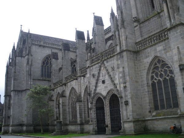 Cathédrale Saint-Corentin à Quimper ** Bretagne **