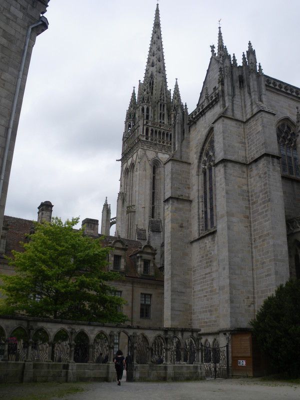 Cathédrale Saint-Corentin à Quimper ** Bretagne **