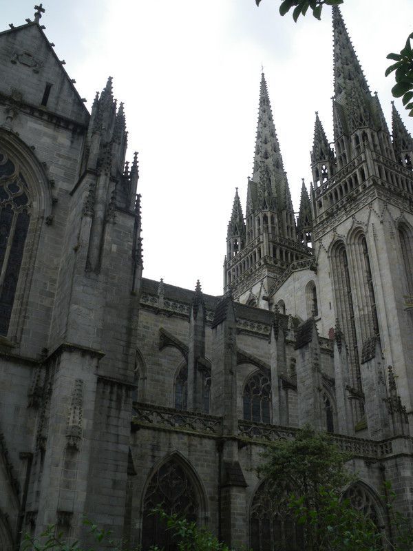 Cathédrale Saint-Corentin à Quimper ** Bretagne **