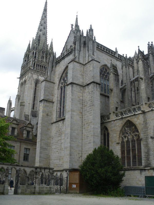 Cathédrale Saint-Corentin à Quimper ** Bretagne **