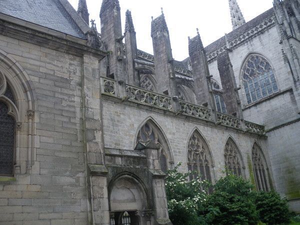 Cathédrale Saint-Corentin à Quimper ** Bretagne **