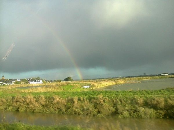 Arc-en-ciel dans les marais salants de Guérande 