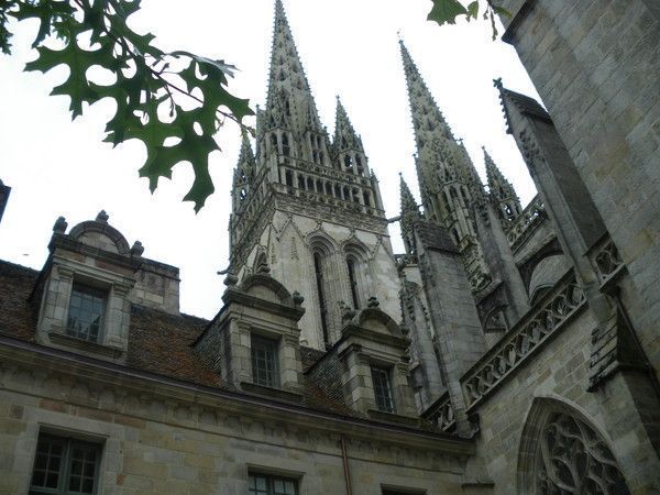 Cathédrale Saint-Corentin à Quimper ** Bretagne **