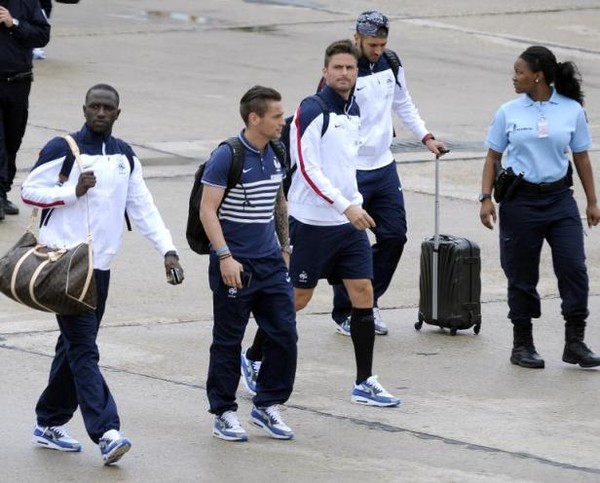 Les BLEUS de retour en France   ...   acclamés  !