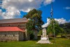 GRECE : Un arbre centenaire dans une Eglise !