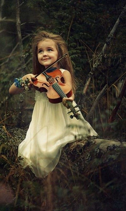 une jolie et adorable  musicienne