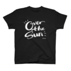 TBSラジオ『ジェーン・スーと堀井美香の「OVER THE SUN」』グッズのOVER THE SUN_Tシャツ(黒) スタンダードTシャツ