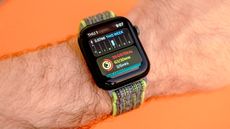 Apple Watch SE 2022 showing the activity widget in watchOS 11