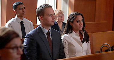 Patrick J. Adams as Mike Ross and Meghan Markle as Rachel Zane in Suits Season 6.