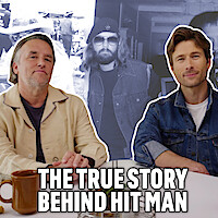 Richard Linklater, left, sitting at a diner table with Glen Powell. The backdrop is photos of the real Gary Johnson.