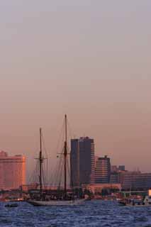 Foto, materiell, befreit, Landschaft, Bild, hat Foto auf Lager,Jacht am Abend, Gebäude, Meer, Schiff, Abenddämmerung