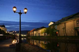 Foto, materiell, befreit, Landschaft, Bild, hat Foto auf Lager,Otaru-Kanal Abendlandschaft, Kanal, Straßenlaterne, Die Oberfläche des Wassers, Backsteinlagerhaus