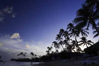 Foto, materiell, befreit, Landschaft, Bild, hat Foto auf Lager,Es ist ein Strand bei Dunkelheit, sandiger Strand, Dämmerung, Lasi, blauer Himmel