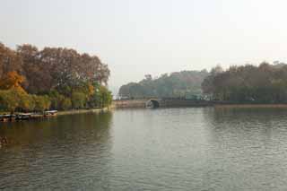 photo,material,free,landscape,picture,stock photo,Creative Commons,A stone bridge, bridge, stone bridge, surface of a lake, island