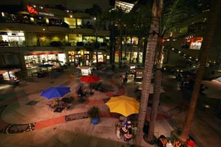 photo,material,free,landscape,picture,stock photo,Creative Commons,Shopping center of night, sightseeing spot, Hollywood, Shopping mall, chair