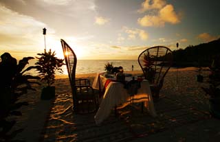 photo,material,free,landscape,picture,stock photo,Creative Commons,Sunset dinner, table, sandy beach, The setting sun, The shore